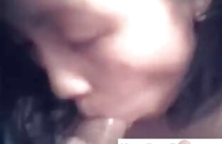 XXX A miúda gira põe loção no rabo e os dedos lixam-se. tv online gratis porno