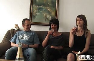 XXX Uma live porno ao vivo gratis pega asiática engole duas pilas num Ménage à trois.