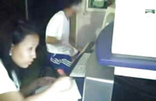 XXX A rapariga algemou o sortudo e fez sexo enquanto fumava um fime porono cigarro.